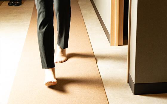 歩行チェック(裸足・靴を履いた時の2パターンを観ます)